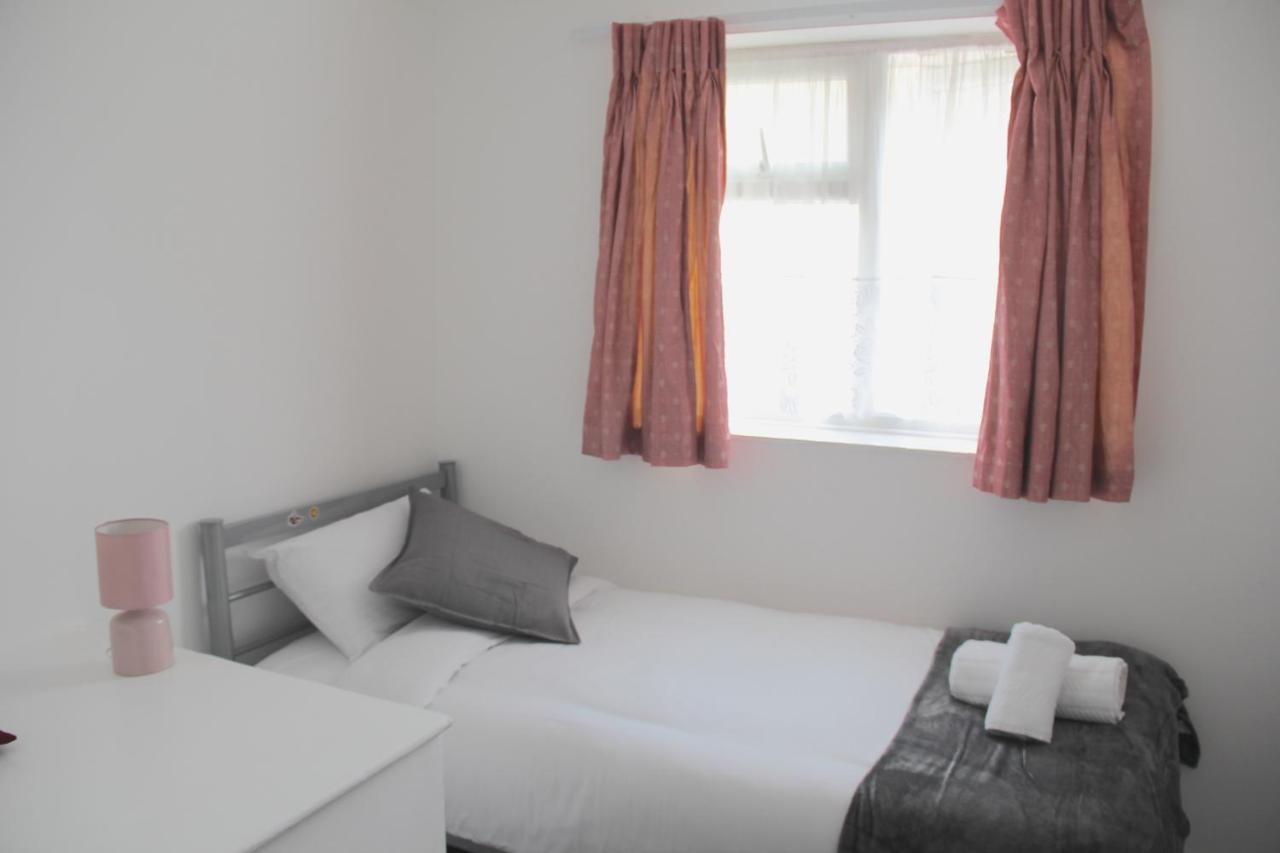 Вилла Coolfin House-Close To Excel, Contractors, Relocators, Paid Parking Лондон Экстерьер фото
